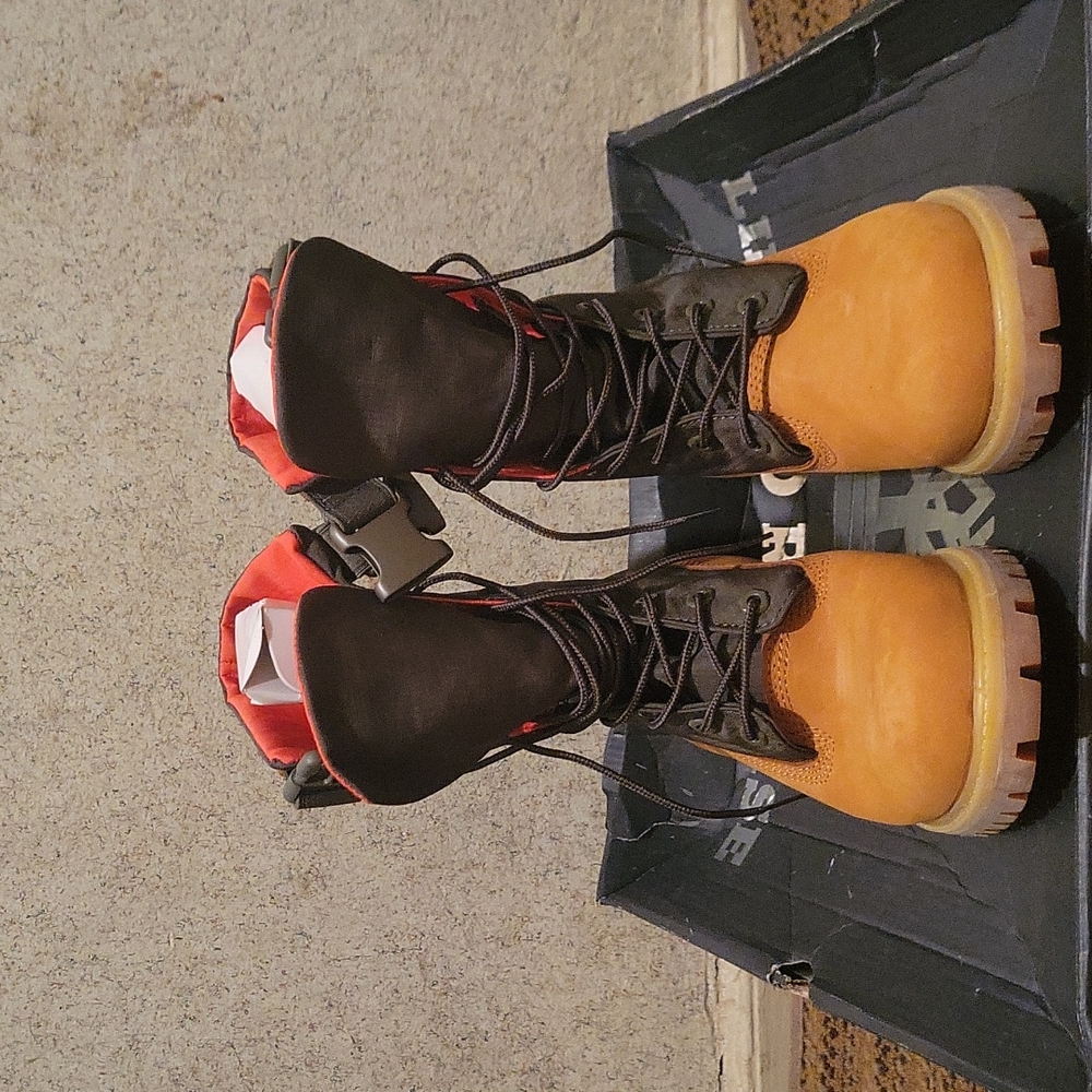 BRAND New w/box Premium Timberland Wheat Boot w/Green